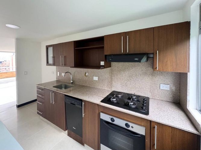 Apartamento de 2 alcobas en arriendo en Castropol, Medellín, 100 m² · foto 7 de 16