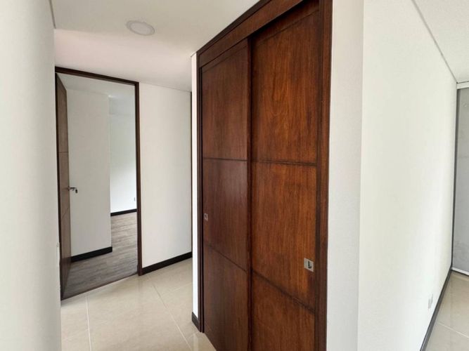 Apartamento de 2 alcobas en arriendo en Castropol, Medellín, 100 m² · foto 8 de 16