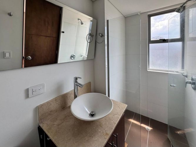 Apartamento de 2 alcobas en arriendo en Castropol, Medellín, 100 m² · foto 12 de 16