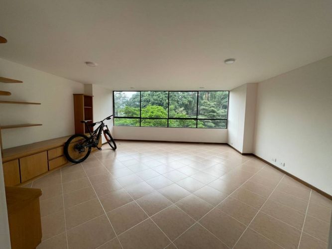 Apartamento de 3 alcobas en arriendo en Loma Del Campestre, Medellín, 135 m² · foto 2 de 24