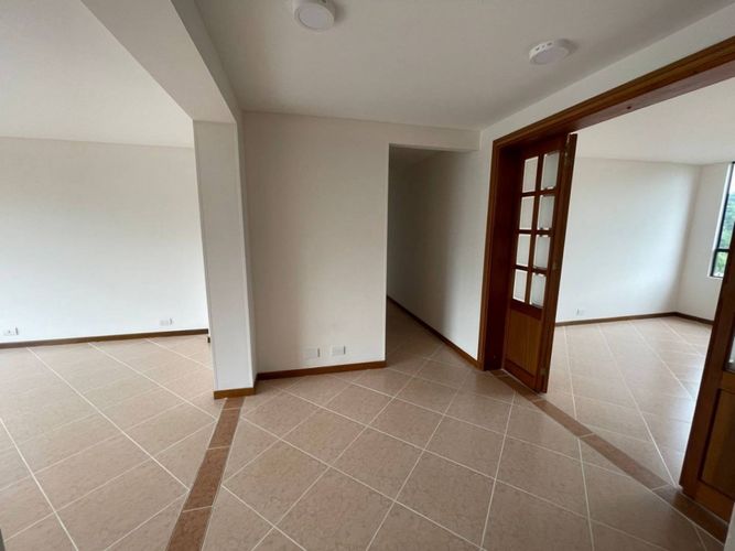 Apartamento de 3 alcobas en arriendo en Loma Del Campestre, Medellín, 135 m² · foto 3 de 24