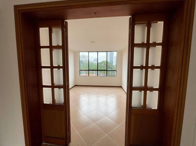 Apartamento de 3 alcobas en arriendo en Loma Del Campestre, Medellín, 135 m² · foto 4 de 24