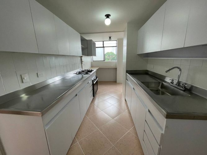 Apartamento de 3 alcobas en arriendo en Loma Del Campestre, Medellín, 135 m² · foto 5 de 24