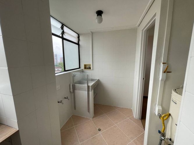 Apartamento de 3 alcobas en arriendo en Loma Del Campestre, Medellín, 135 m² · foto 8 de 24