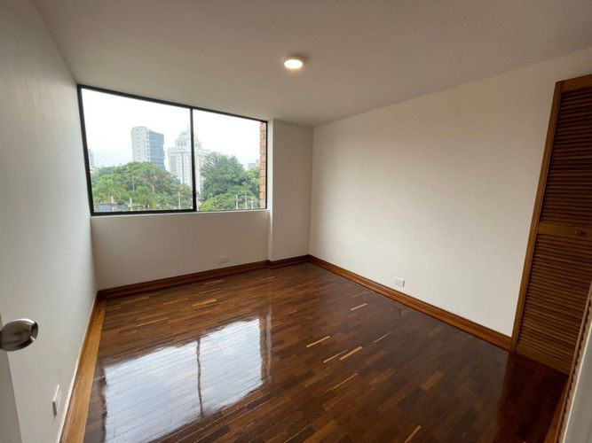 Apartamento de 3 alcobas en arriendo en Loma Del Campestre, Medellín, 135 m² · foto 10 de 24