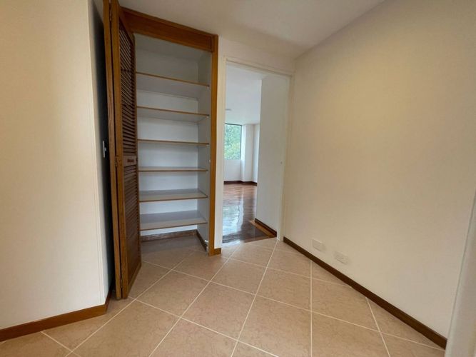 Apartamento de 3 alcobas en arriendo en Loma Del Campestre, Medellín, 135 m² · foto 18 de 24