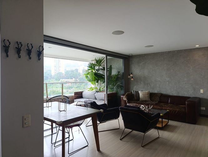 Apartamento de 2 alcobas en arriendo en El Poblado, Medellín, 122 m² · foto 2 de 20
