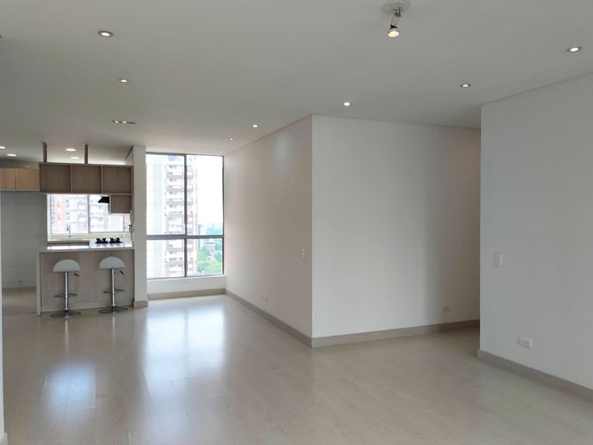 Apartamento de 3 alcobas en arriendo en El Poblado, Medellín, 120 m² · foto 3 de 15