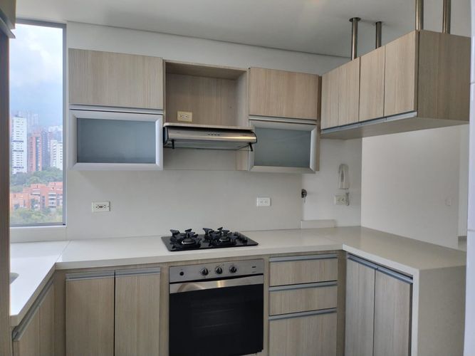 Apartamento de 3 alcobas en arriendo en El Poblado, Medellín, 120 m² · foto 5 de 15