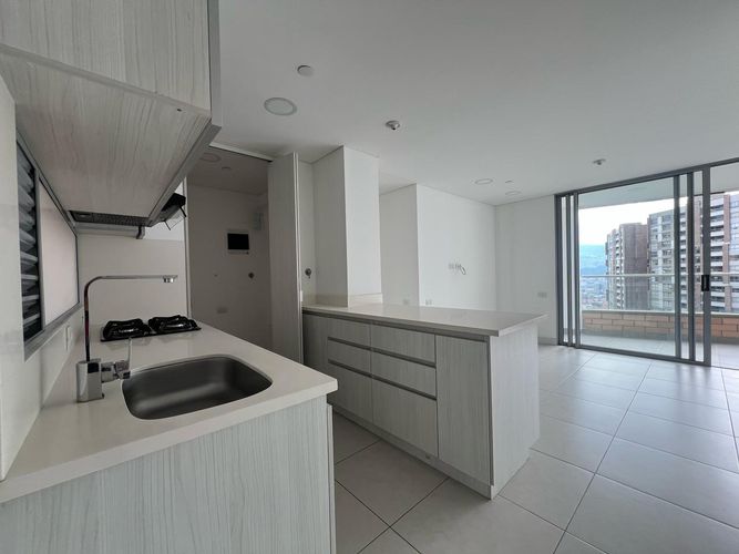 Apartamento de 2 alcobas en arriendo en Cumbres, Envigado, 85 m² · foto 3 de 20