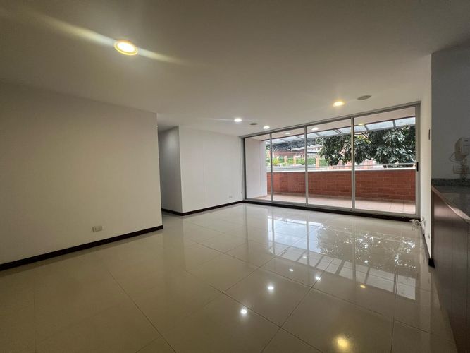 Apartamento de 3 alcobas en arriendo en Cumbres, Envigado, 100 m² · foto 3 de 17