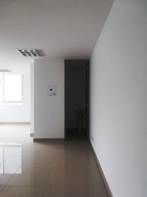 Oficina en arriendo en Los Alpes, Pereira, 36 m² · foto 5 de 5