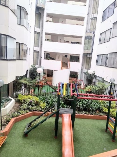 Apartamento de 4 alcobas en venta en Santa Barbara Occidental, Bogotá, 172 m² · foto 16 de 17