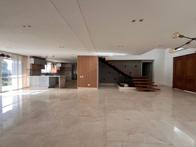 Casa de 4 alcobas en venta en El Poblado, Medellín, 600 m² · foto 2 de 20