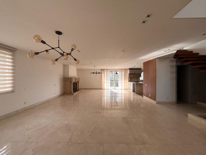 Casa de 4 alcobas en venta en El Poblado, Medellín, 600 m² · foto 4 de 20