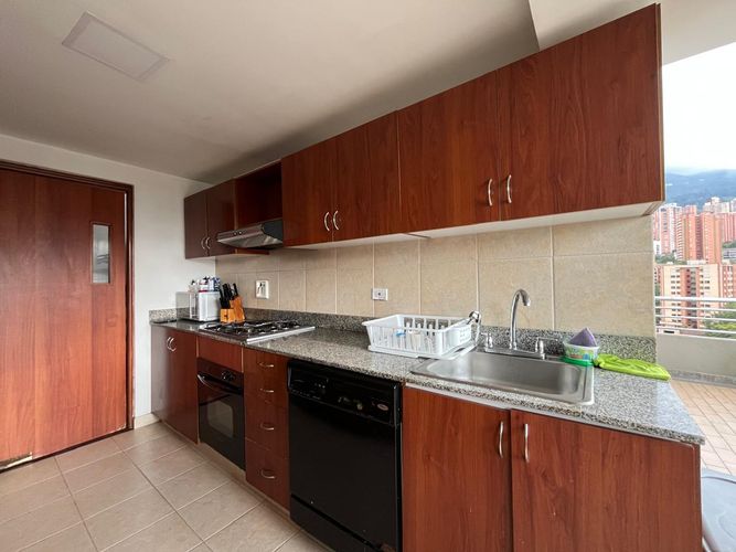 Apartamento de 3 alcobas en venta en El Poblado, Medellín, 140 m² · foto 8 de 20