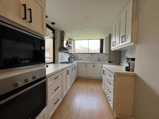 Apartamento de 3 alcobas en venta en El Poblado, Medellín, 141 m² · foto 6 de 19