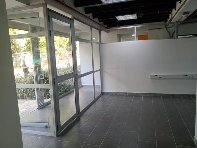 Local en arriendo en El Poblado, Medellín, 230 m² · foto 2 de 5