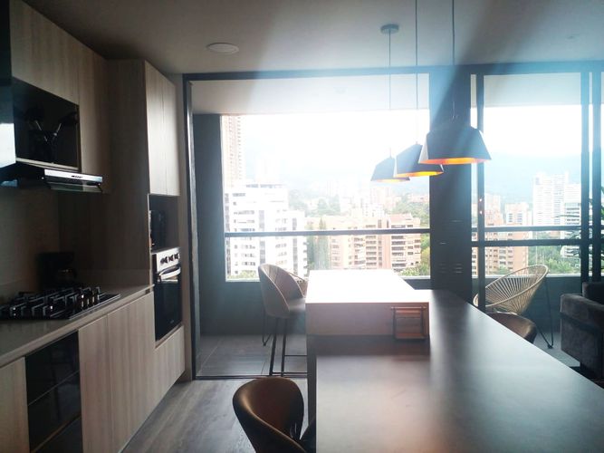 Apartamento de 2 alcobas en arriendo en El Poblado, Medellín, 95 m² · foto 6 de 16