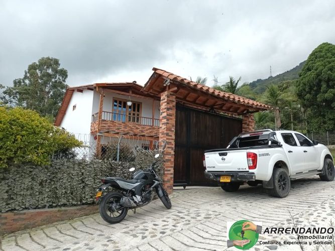 Casa de 3 alcobas en venta en San Antonio De Prado, Medellín, 299 m² · foto 2 de 23