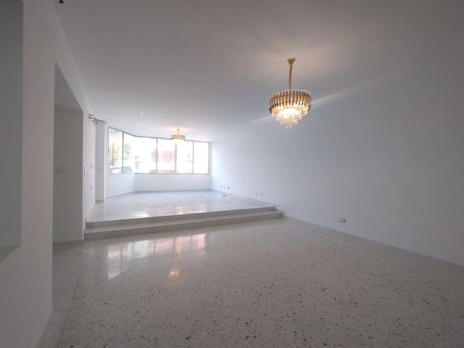 Apartamento de 3 alcobas en venta en El Castillo, Barranquilla, 212 m² · foto 2 de 20