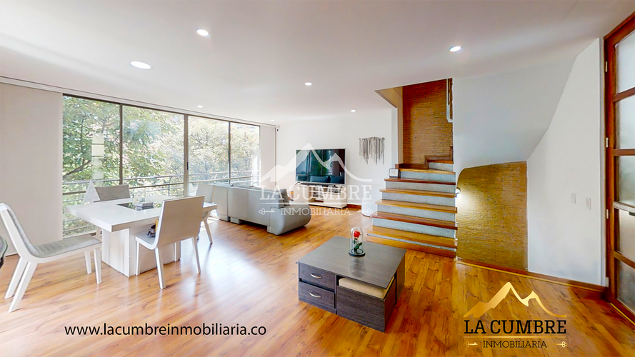 Casa de 3 alcobas en venta en Loma El Atravesado, Envigado, 290 m² · foto 2 de 17