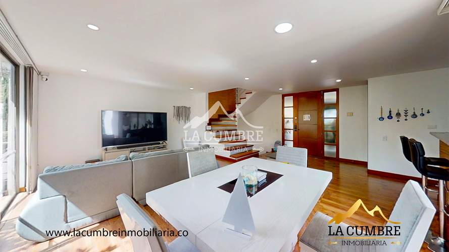 Casa de 3 alcobas en venta en Loma El Atravesado, Envigado, 290 m² · foto 3 de 17
