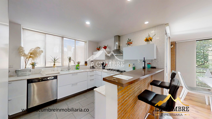 Casa de 3 alcobas en venta en Loma El Atravesado, Envigado, 290 m² · foto 4 de 17
