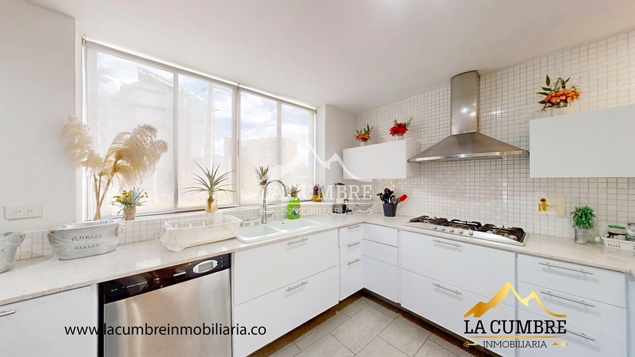 Casa de 3 alcobas en venta en Loma El Atravesado, Envigado, 290 m² · foto 5 de 17