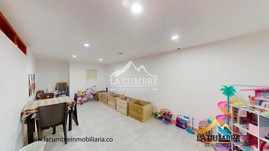 Casa de 3 alcobas en venta en Loma El Atravesado, Envigado, 290 m² · foto 7 de 17