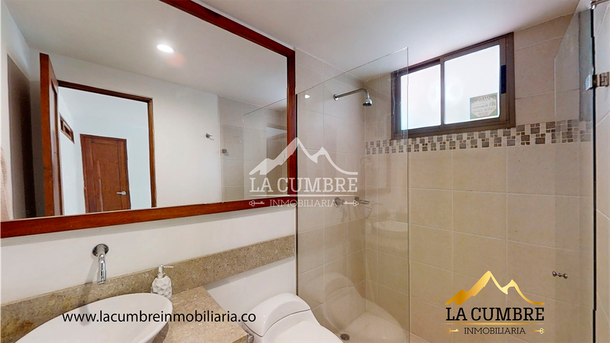 Casa de 3 alcobas en venta en Loma El Atravesado, Envigado, 290 m² · foto 8 de 17