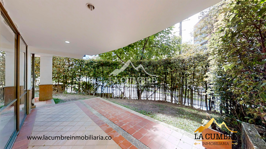 Casa de 3 alcobas en venta en Loma El Atravesado, Envigado, 290 m² · foto 9 de 17