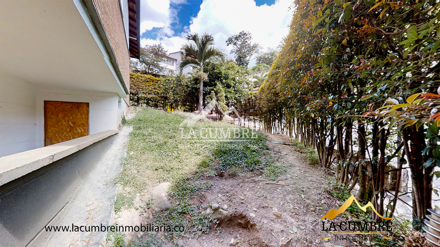 Casa de 3 alcobas en venta en Loma El Atravesado, Envigado, 290 m² · foto 10 de 17