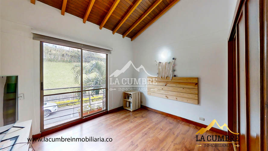 Casa de 3 alcobas en venta en Loma El Atravesado, Envigado, 290 m² · foto 13 de 17