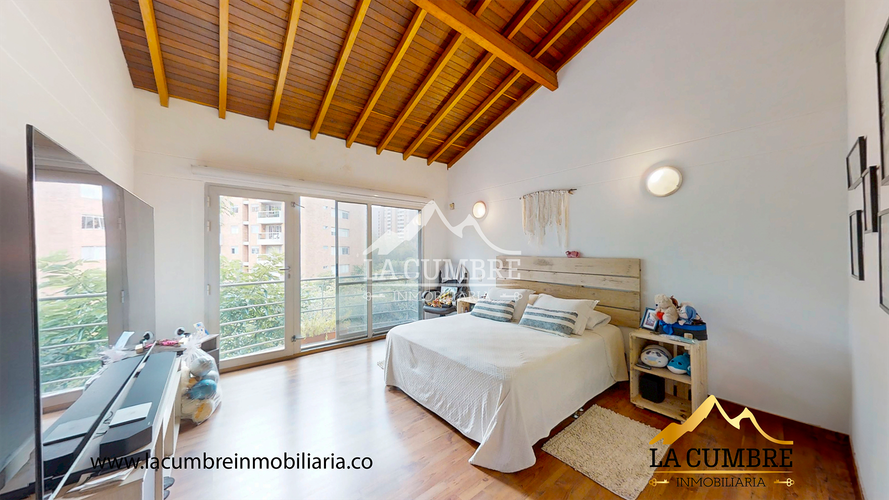 Casa de 3 alcobas en venta en Loma El Atravesado, Envigado, 290 m² · foto 15 de 17