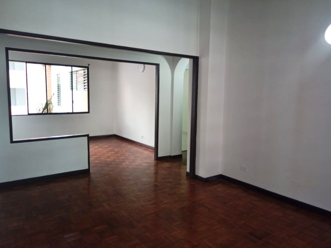 Apartamento de 4 alcobas en arriendo en Laureles, Medellín, 150 m² · foto 2 de 19
