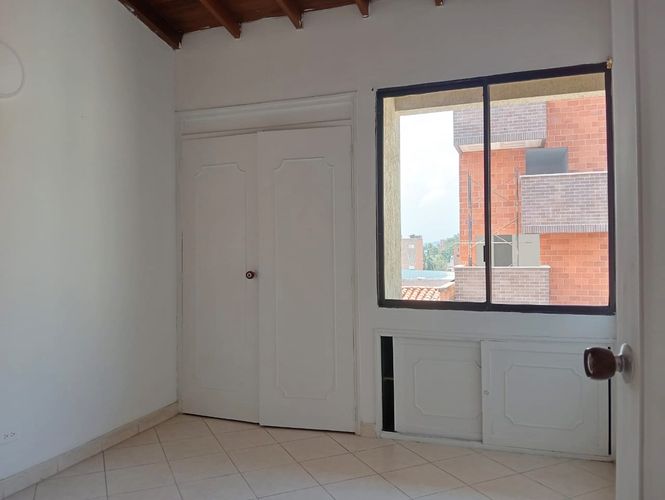 Apartamento de 4 alcobas en arriendo en Laureles, Medellín, 150 m² · foto 14 de 19