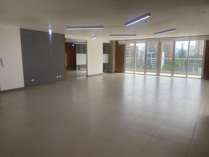Oficina en arriendo en El Poblado, Medellín, 152 m² · foto 2 de 18
