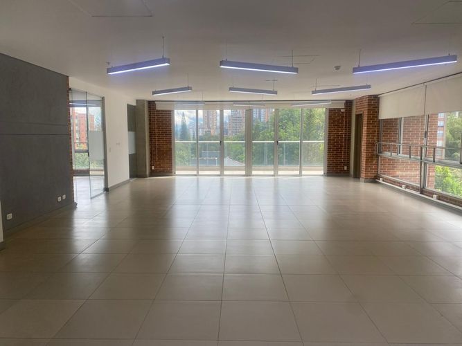 Oficina en arriendo en El Poblado, Medellín, 152 m² · foto 3 de 18
