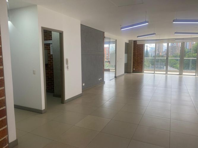 Oficina en arriendo en El Poblado, Medellín, 152 m² · foto 4 de 18