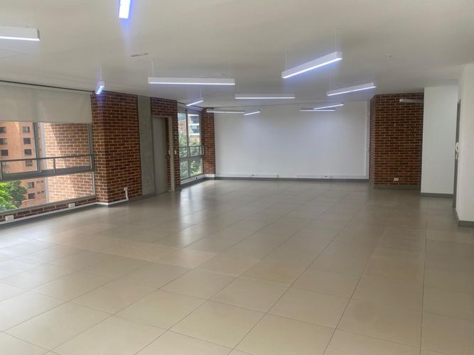 Oficina en arriendo en El Poblado, Medellín, 152 m² · foto 8 de 18