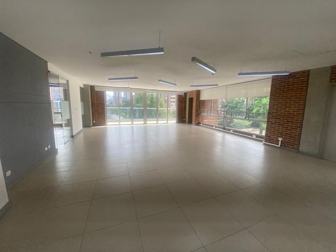 Oficina en arriendo en El Poblado, Medellín, 152 m² · foto 9 de 18