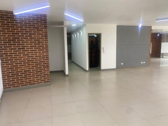 Oficina en arriendo en El Poblado, Medellín, 152 m² · foto 10 de 18