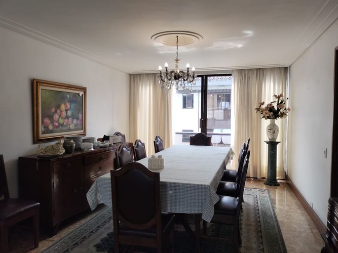 Apartamento de 3 alcobas en venta en El Poblado, Medellín, 220 m² · foto 2 de 18