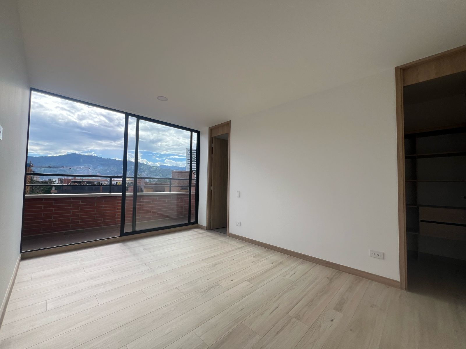 Apartamento en venta en Loma Linda, Envigado · foto 2 de 18