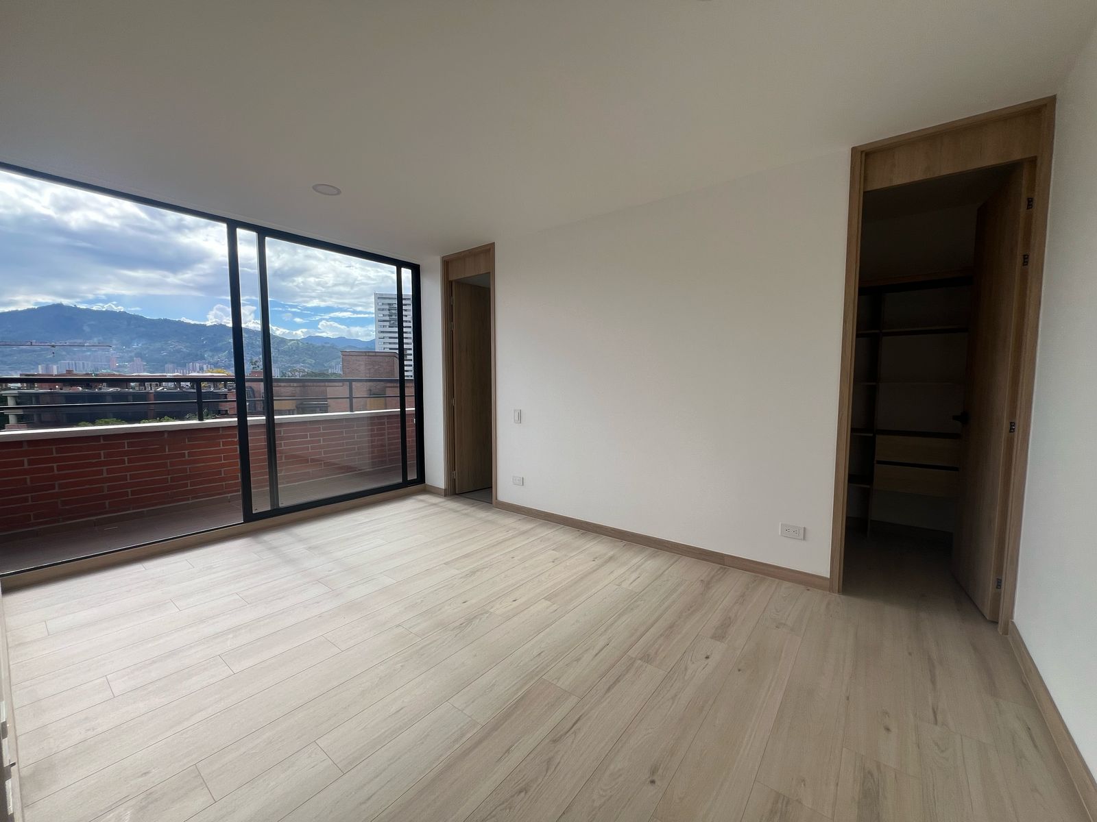 Apartamento en venta en Loma Linda, Envigado · foto 5 de 18