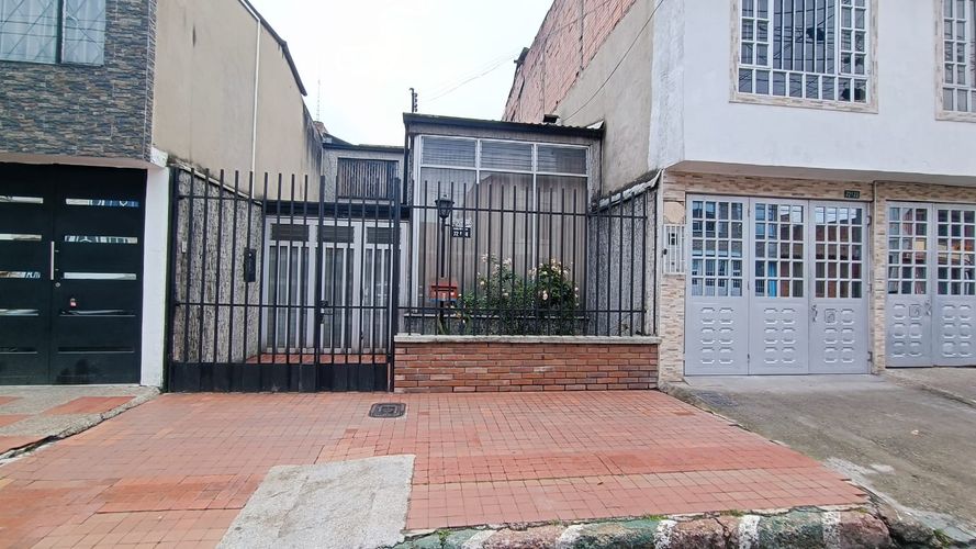 Casa de 3 alcobas en venta en Lucerna, Bogotá, 156 m² · foto 2 de 24