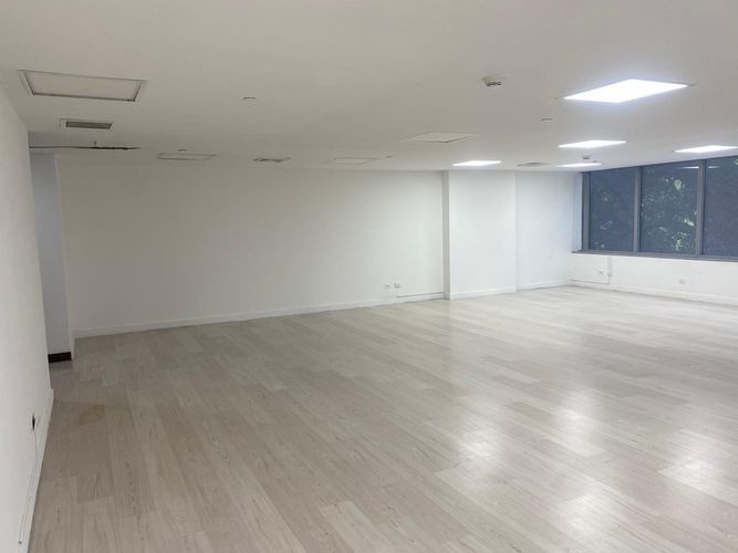 Oficina en arriendo en El Poblado, Medellín, 104 m² · foto 8 de 12