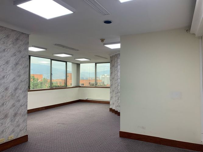 Oficina en arriendo en El Poblado, Medellín, 172 m² · foto 2 de 12