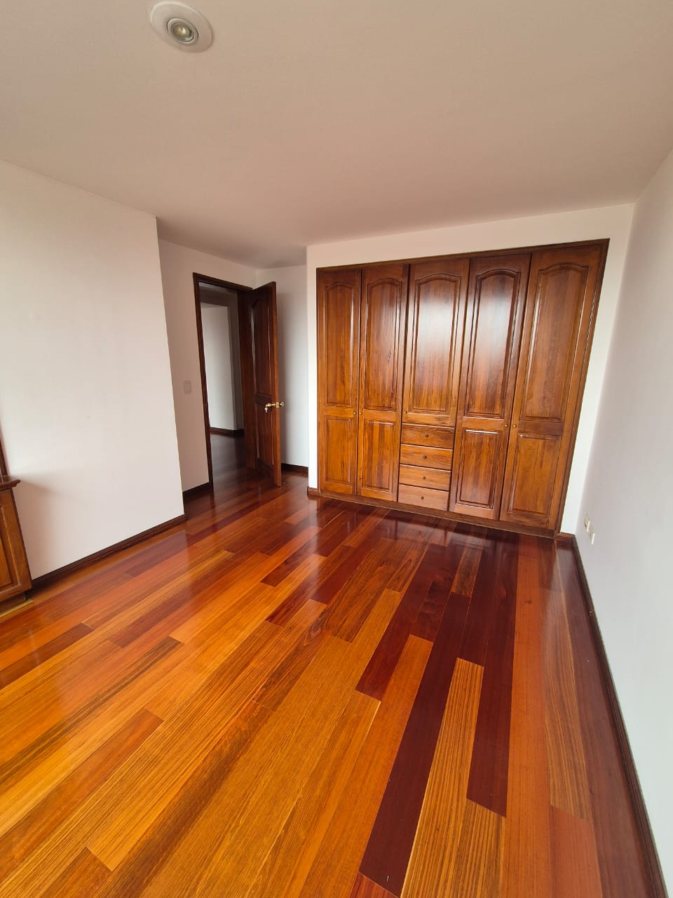 Apartamento en venta en Los Rosales, Bogotá · foto 16 de 24